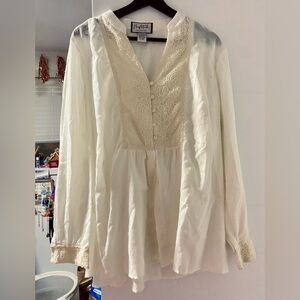 Beautiful vintage Look white blouse